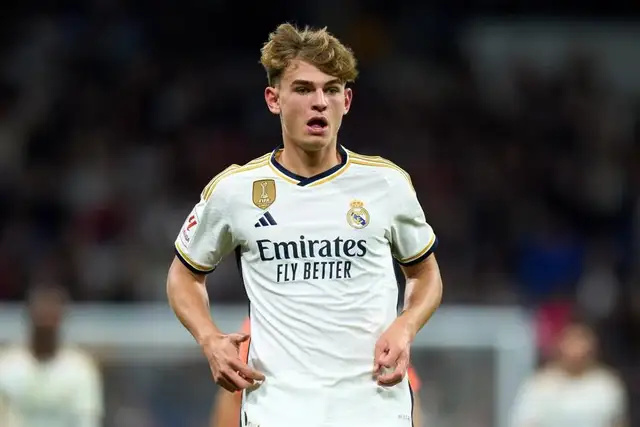 她凭借一个 她凭借一个